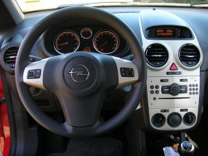 Opel_Corsa_D_Armaturen.JPG