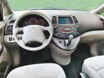 Mitsubishi_Grandis_2.jpg
