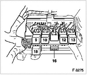 Reley_location_fuse_boxe._pos_K._MY96._only_convertible.jpg